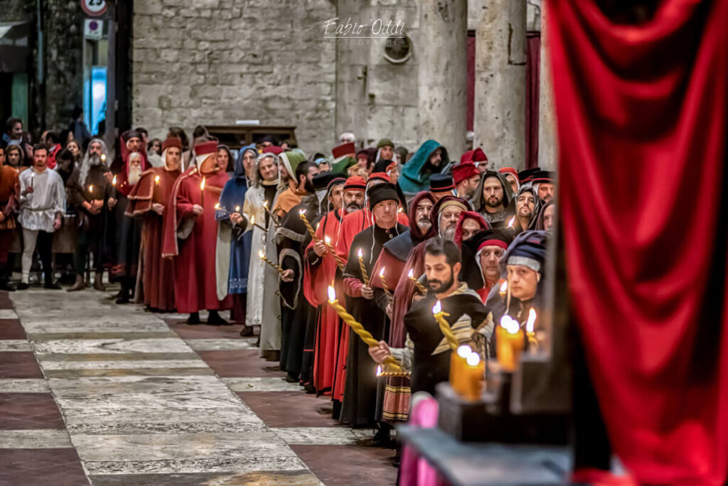 The Offering of the Candles to San Giovenale in Narni’s Cathedral - foto by: Fabio Oddi